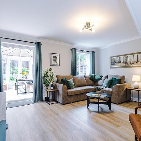 New! Stunning 3-Bed Home In Chester By 53 Degrees Property, Ideal For Groups, Free Parking! Esterno foto