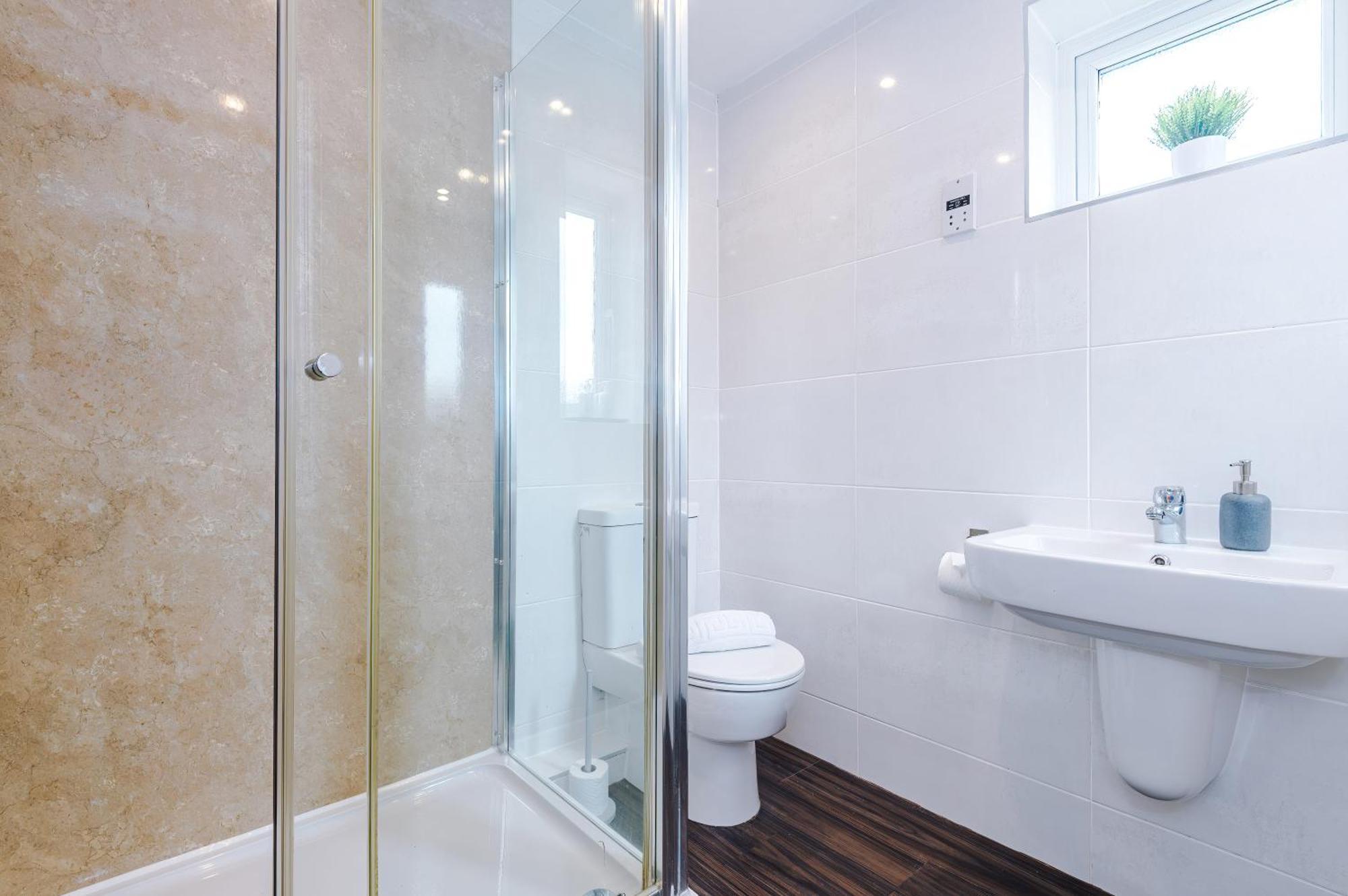 New! Stunning 3-Bed Home In Chester By 53 Degrees Property, Ideal For Groups, Free Parking! Esterno foto