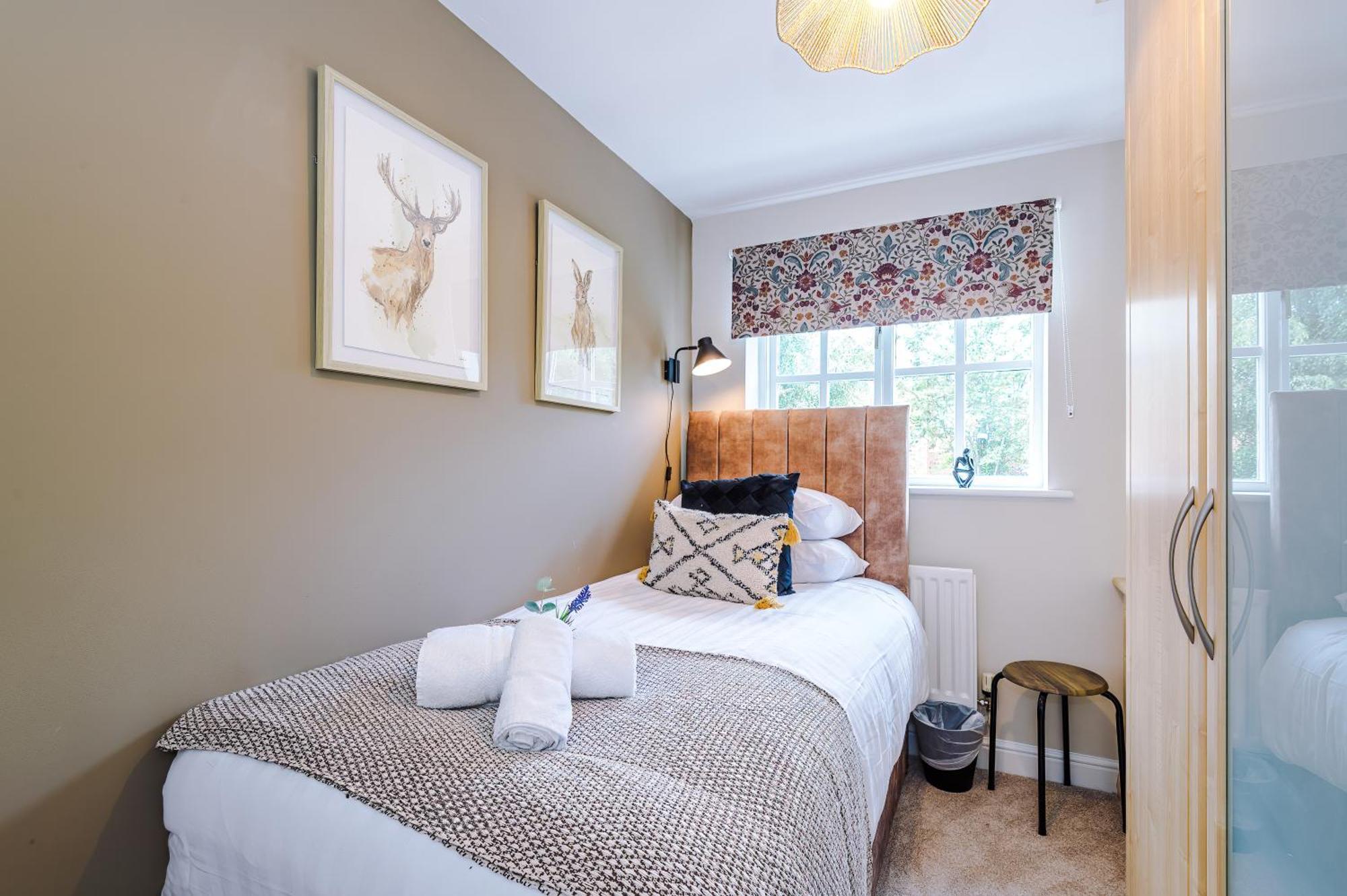 New! Stunning 3-Bed Home In Chester By 53 Degrees Property, Ideal For Groups, Free Parking! Esterno foto