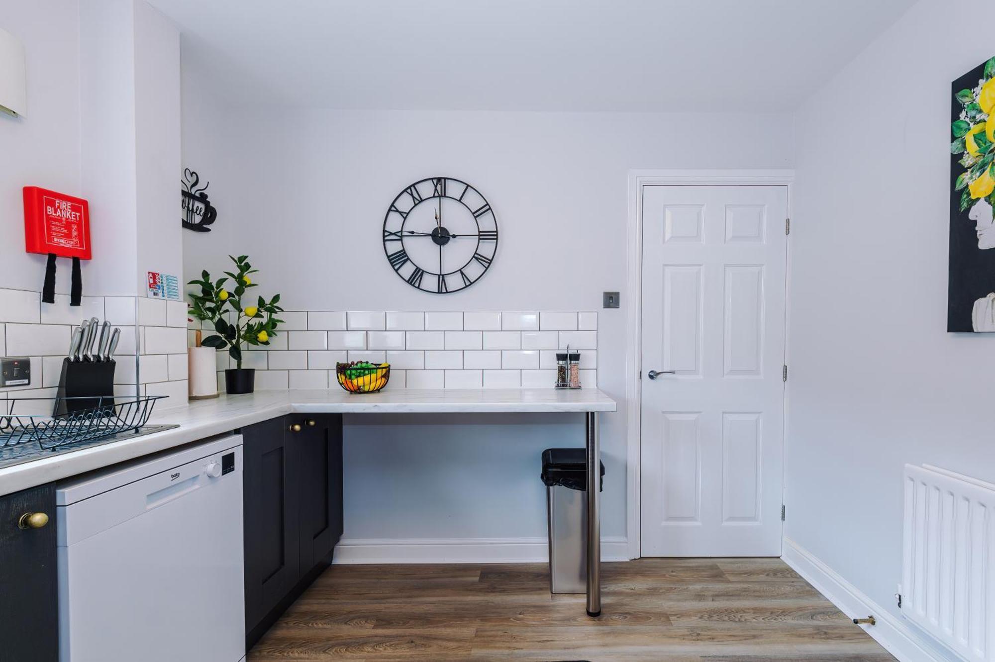 New! Stunning 3-Bed Home In Chester By 53 Degrees Property, Ideal For Groups, Free Parking! Esterno foto
