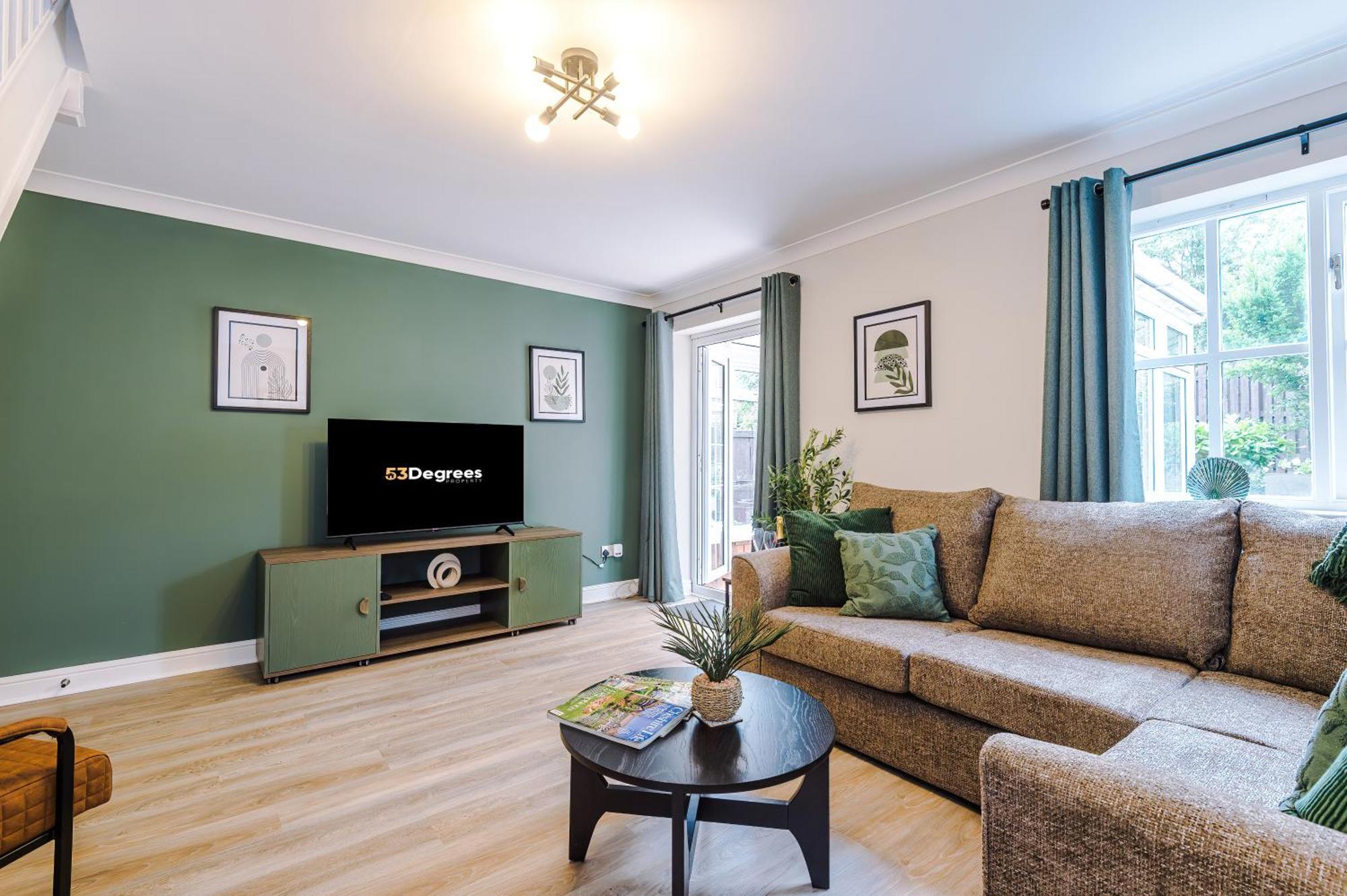 New! Stunning 3-Bed Home In Chester By 53 Degrees Property, Ideal For Groups, Free Parking! Esterno foto