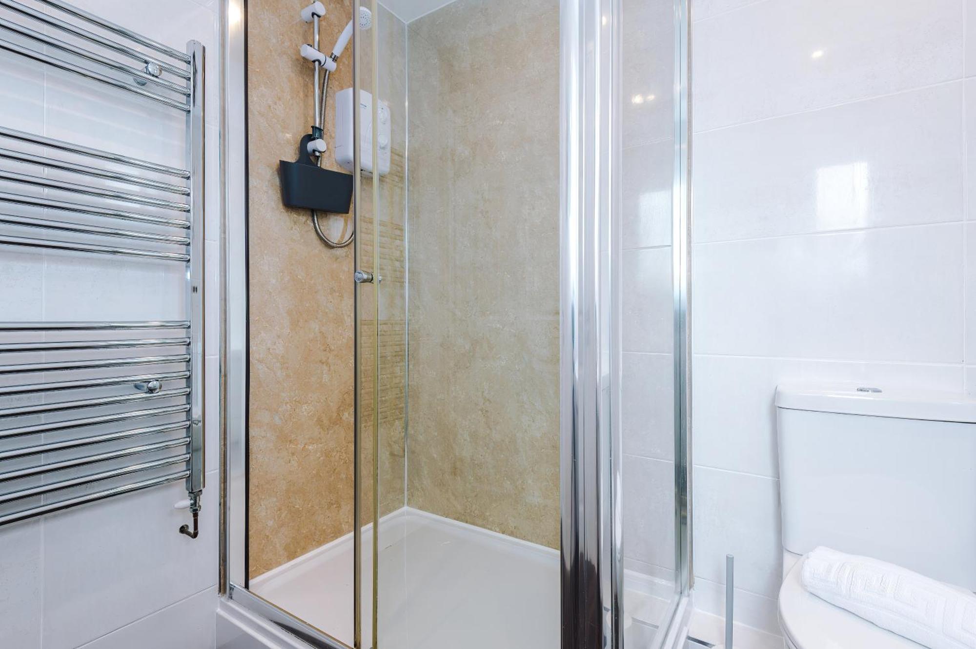 New! Stunning 3-Bed Home In Chester By 53 Degrees Property, Ideal For Groups, Free Parking! Esterno foto