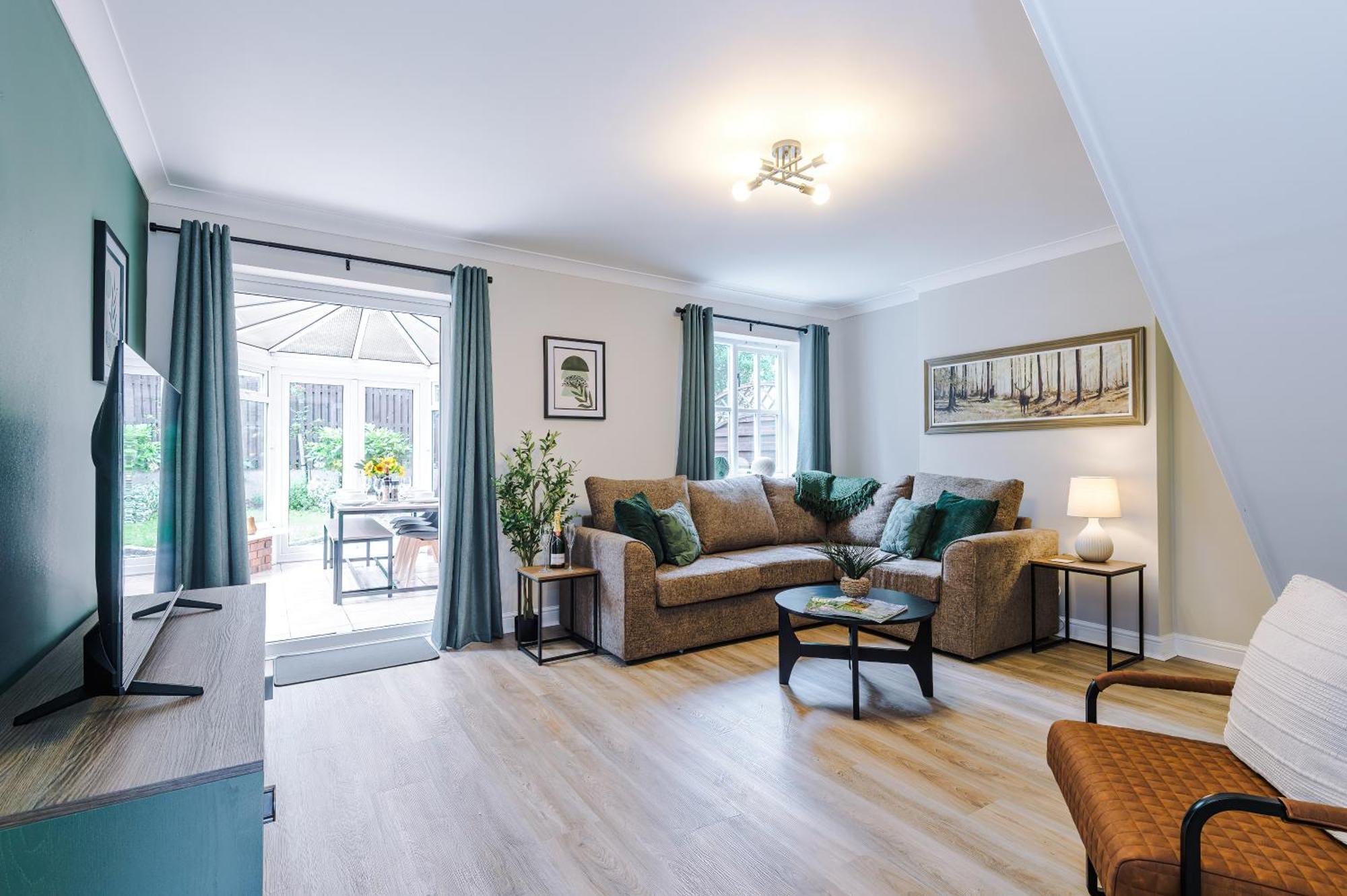 New! Stunning 3-Bed Home In Chester By 53 Degrees Property, Ideal For Groups, Free Parking! Esterno foto