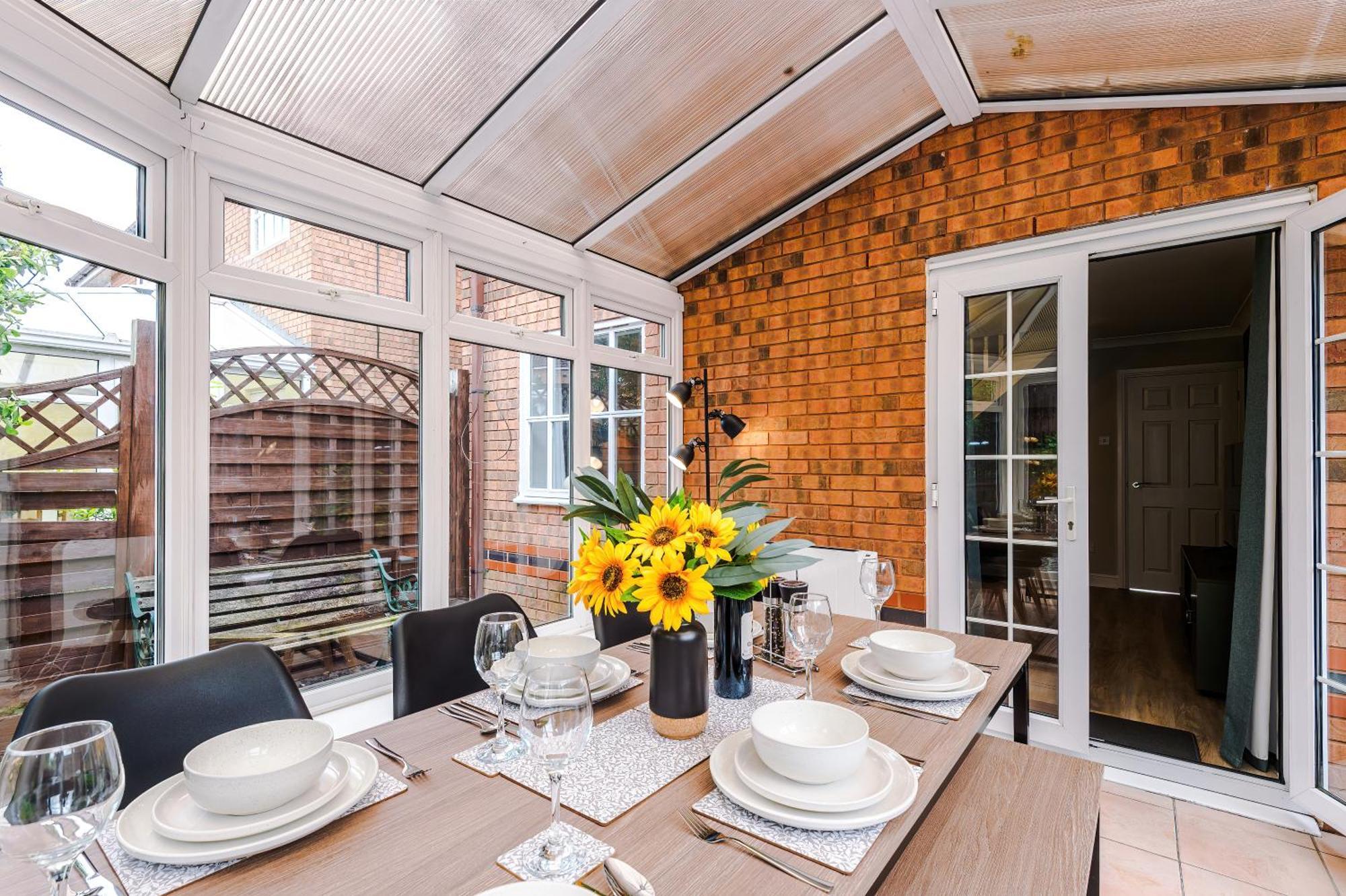 New! Stunning 3-Bed Home In Chester By 53 Degrees Property, Ideal For Groups, Free Parking! Esterno foto